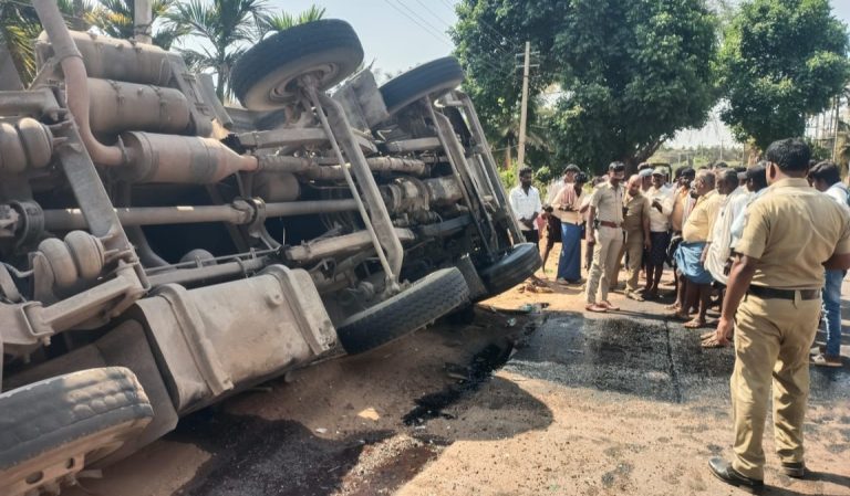 ಮಾಡದಕೆರೆ ಬಳಿ ಲಾರಿ ಪಟ್ಟಿಯಾಗಿ ಚಾಲಕ ಸಾವು